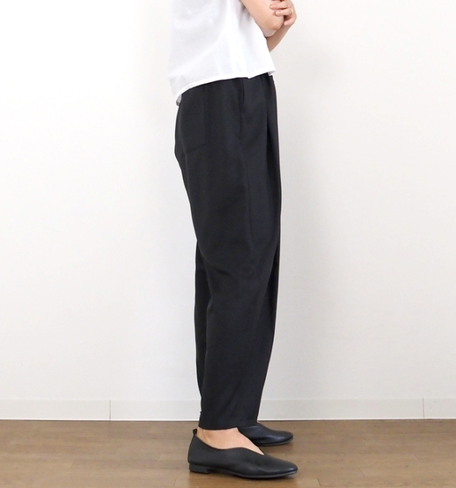 MIDIUMISOLID ミディウミソリッド タックワイドイージーパンツ レディース