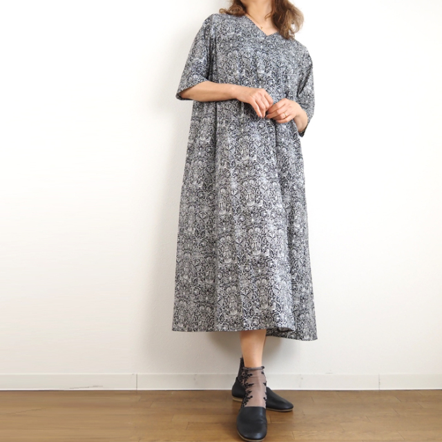 MidiUmi ミディウミ リバティプリントVネックワンピース レディース  