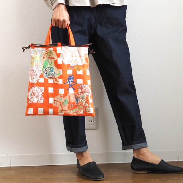 TOMOO DESIGNS トモオデザインズ カラフルプリント巾着トートバッグ