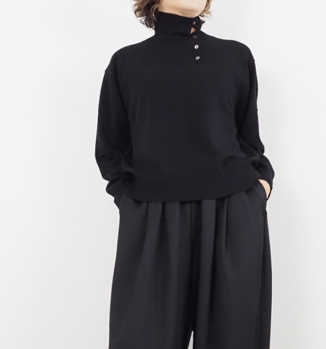 mizuiro ind ミズイロインド ニット ボタン付きハイネックプルオーバー レディース