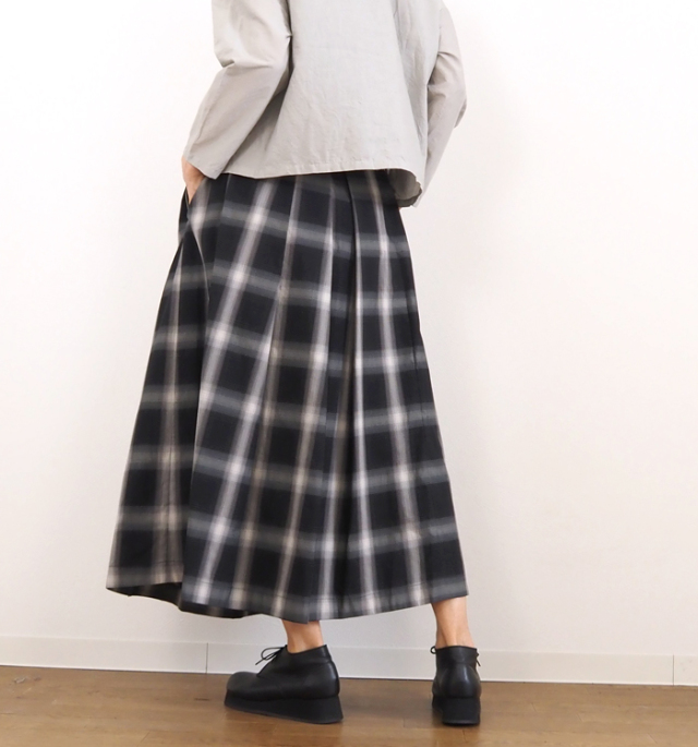 nicholson and nicholson ニコルソンアンドニコルソン ランダムタックスカート