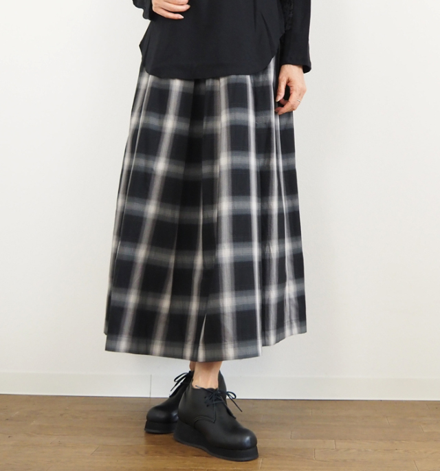 nicholson and nicholson ニコルソンアンドニコルソン ランダムタックスカート