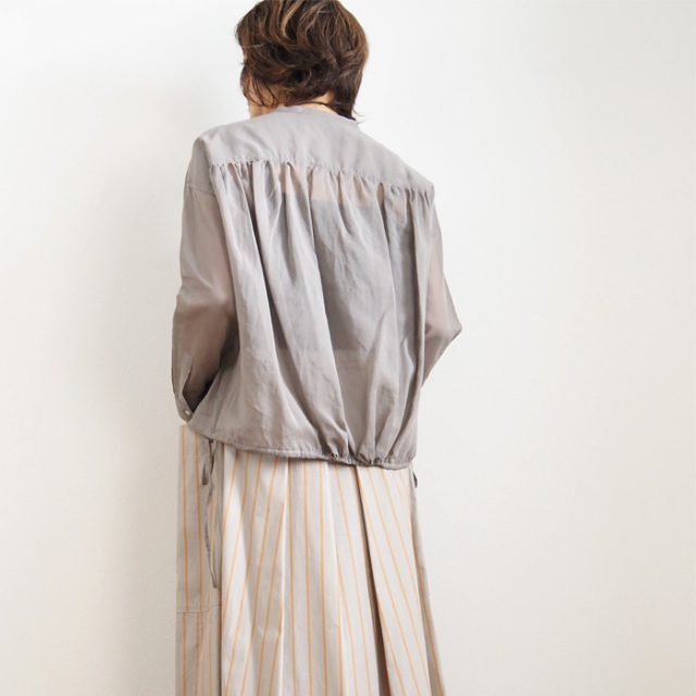 NICO,nicholson&nicholson ニコ,ニコルソンアンドニコルソン コットンオーガンジー バンドカラーバックギャザーシャツ 