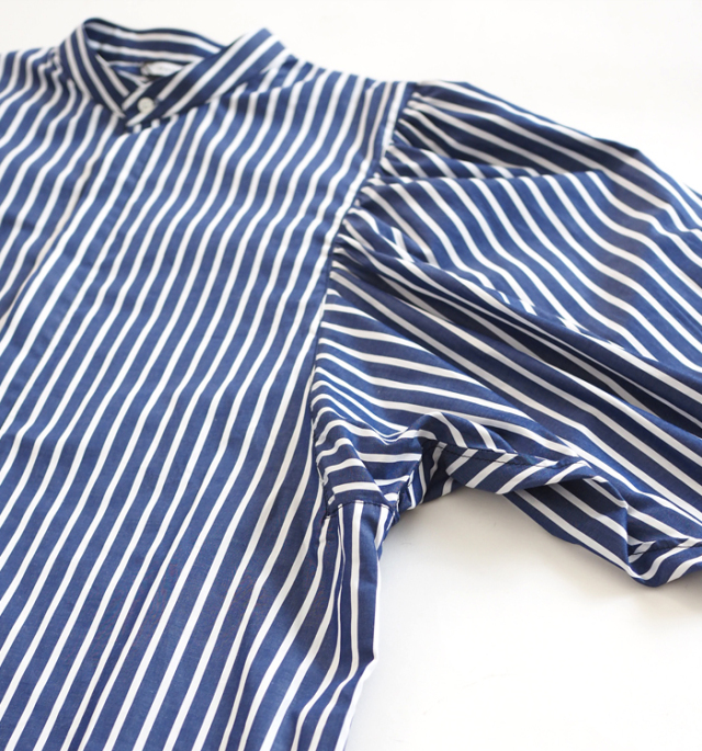 MANON マノン ギャザースリーブ バンドカラーシャツ レディース