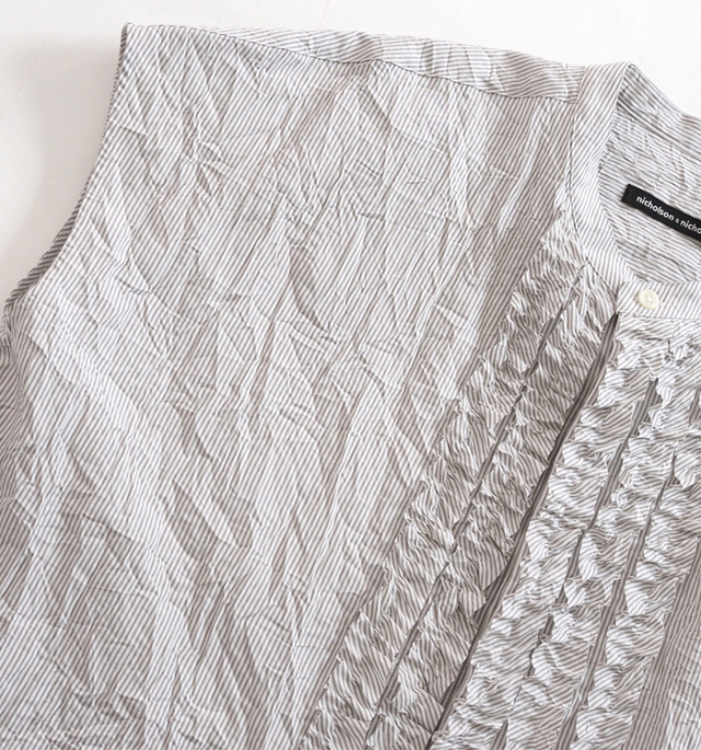 nicholson and nicholson ニコルソンアンドニコルソン シワ加工 フリルブラウス