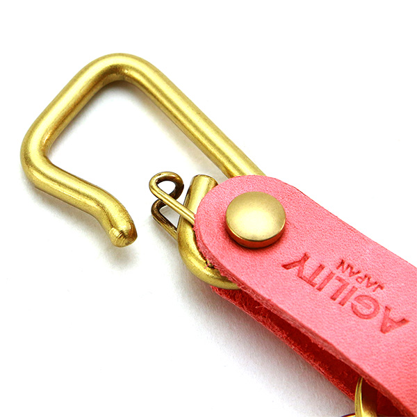 ブローシュ 全5色 Maine 着脱に便利なカラビナに レザーをあしらったカラビナ型キーホルダー カラビナ レザー 革 キーホルダー ベルトループ 小物 キーリング パステルカラー Agility Affa アジリティアッファ 0175