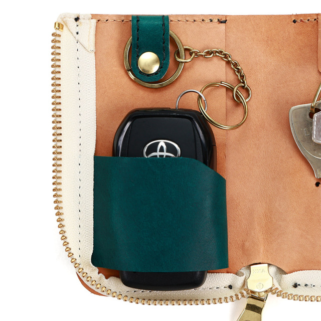 スマートキー・シリンダーキー・カードキー全てが入るL字ファスナーキーケース