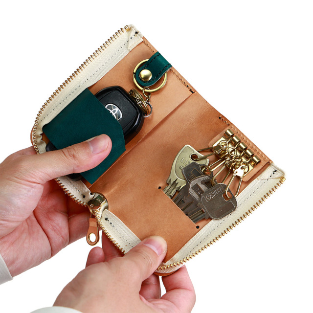 スマートキー・シリンダーキー・カードキー全てが入るL字ファスナーキーケース