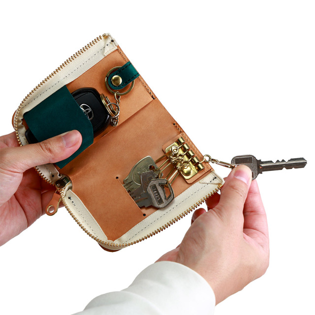 スマートキー・シリンダーキー・カードキー全てが入るL字ファスナーキーケース