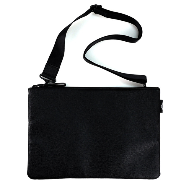 ノマド』(全1色)SGシュリンクレザー/タブレットケースにもなる 薄型