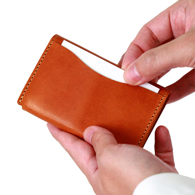 名刺入れ シンプル 箱型 フラップ 40枚 メンズ レディース レザー 本革 おしゃれ