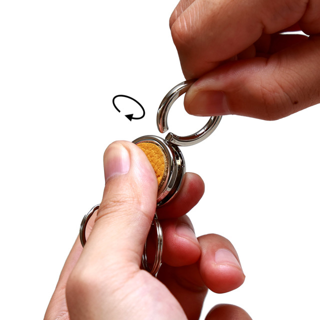 トリプルキーホルダー』(全7色)イタリアンシュリンク/全面のレザーが