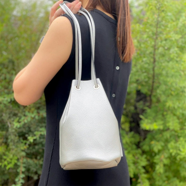 Tororo＊リバティ生地使用＊フローティングフローラ＊フリル巾着＊巾着 Tororo様専用＊リバティ生地使用＊フローティングフローラ