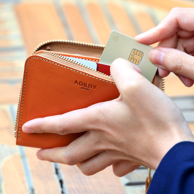 トレーズ』(全4色)栃木レザー（ジーンズ）/薄いのに大容量 カードが縦