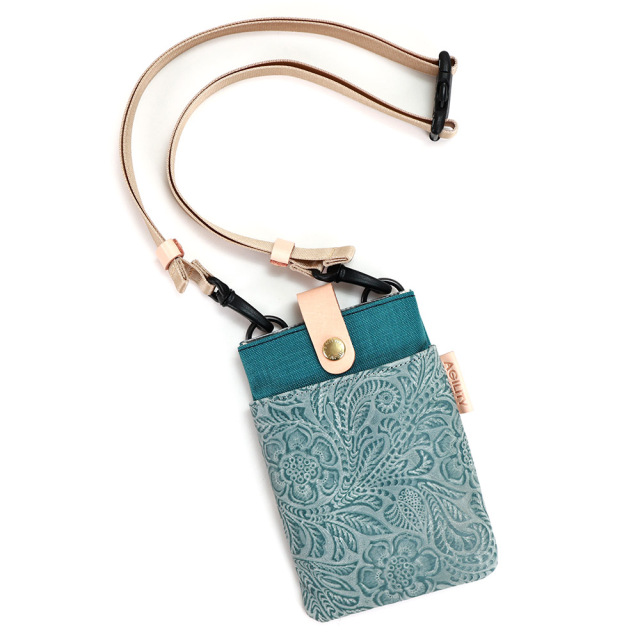 ウォーク』(全3色)フラワーエンボス/革×ナイロン 現代向けに