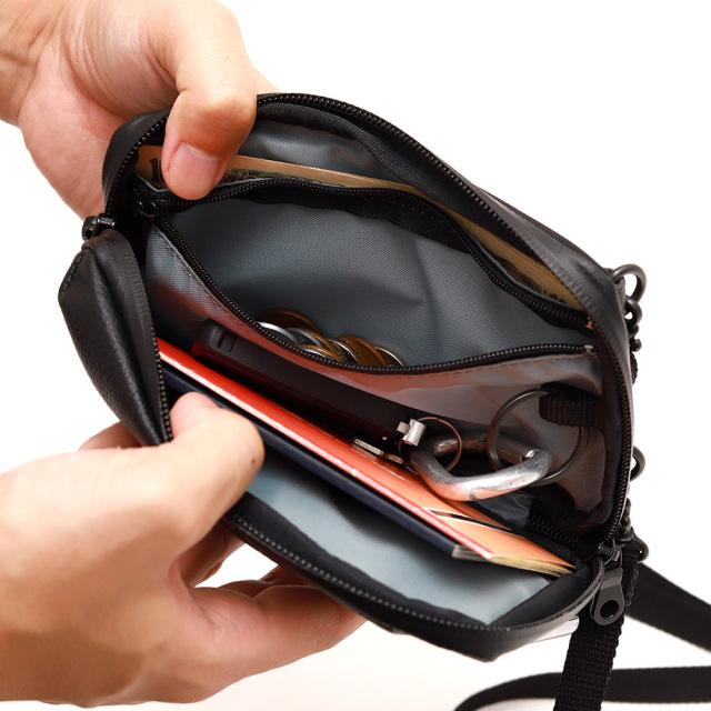 JACK GOMME レザー スマホポーチ ミニショルダー　ブラック JACK GOMME レザー スマホポーチ ミニショルダー ブラック