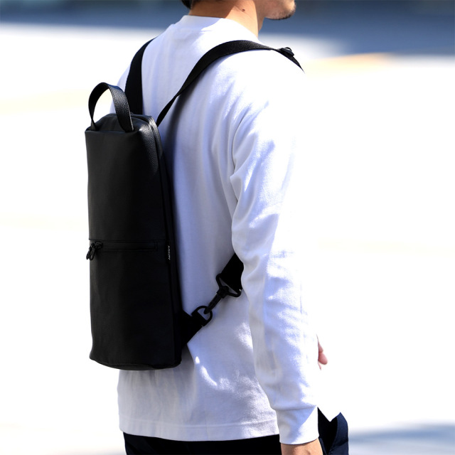 ボディバッグ A5 スリム 撥水 手ぶら通勤 バッグ 軽量  斜め掛け 手持ち ビジネス