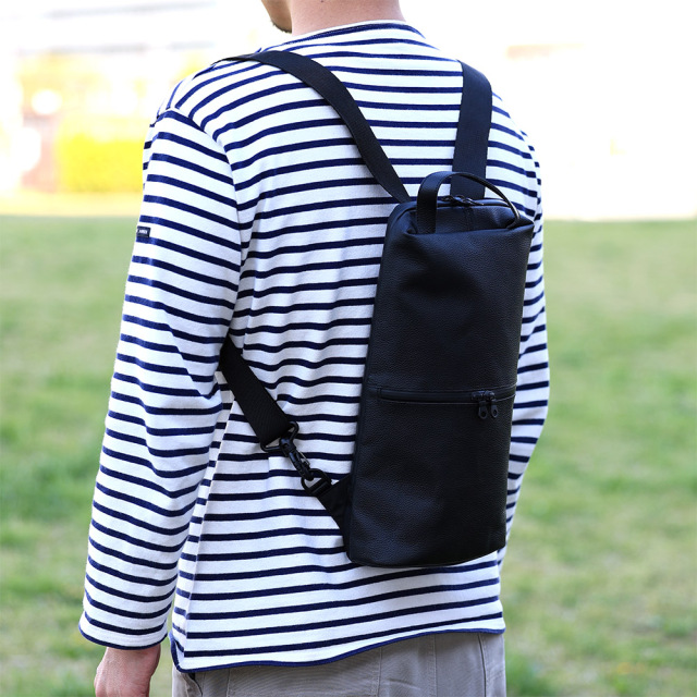 ボディバッグ A5 スリム 撥水 手ぶら通勤 バッグ 軽量  斜め掛け 手持ち ビジネス