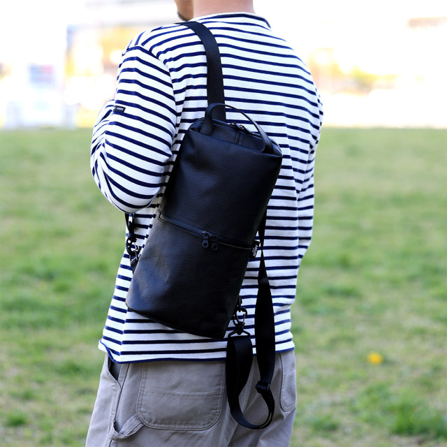 ボディバッグ A5 スリム 撥水 手ぶら通勤 バッグ 軽量  斜め掛け 手持ち ビジネス