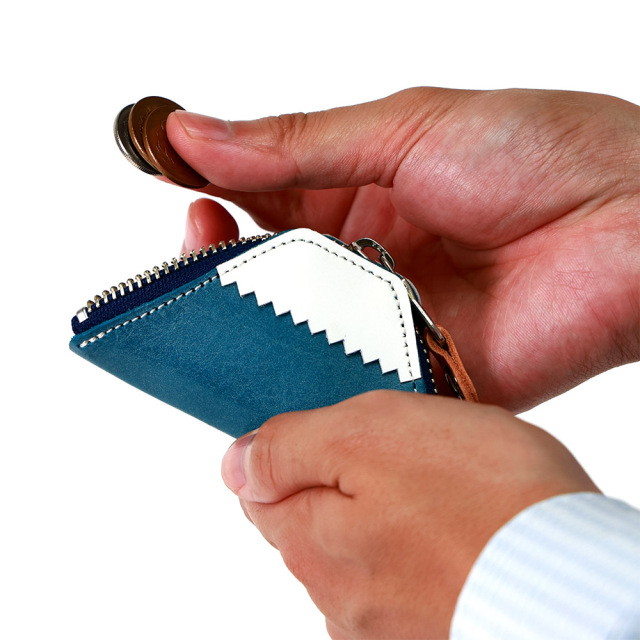 FUJIコインケース』(全1色)ロロマ/日本のシンボル『富士山』を革で再現