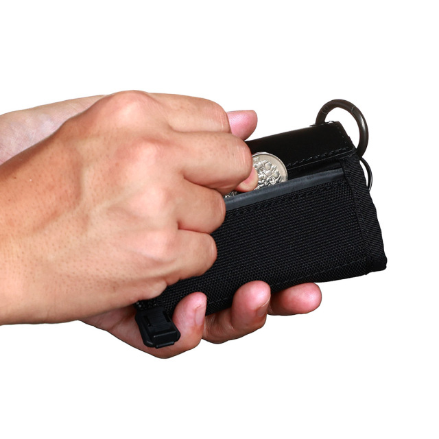 キーケース スマートキー カード 小銭 一体型 三つ折り 撥水 コンパクト カラビナ 吊るす