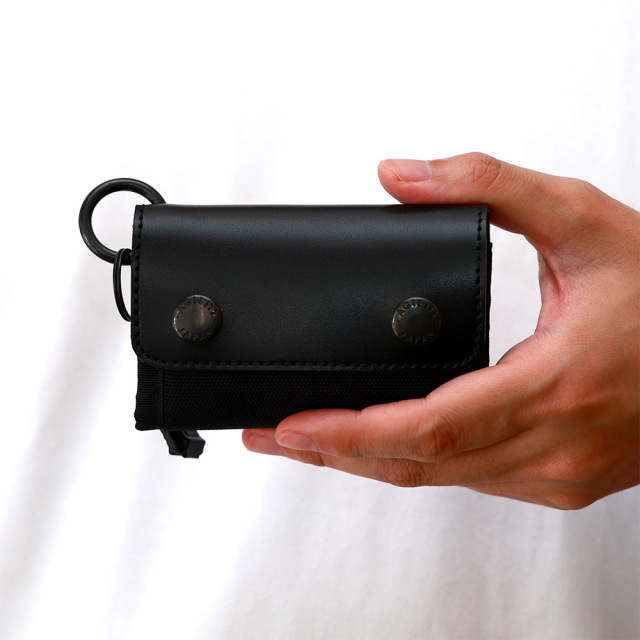 キーケース スマートキー カード 小銭 一体型 三つ折り 撥水 コンパクト カラビナ 吊るす