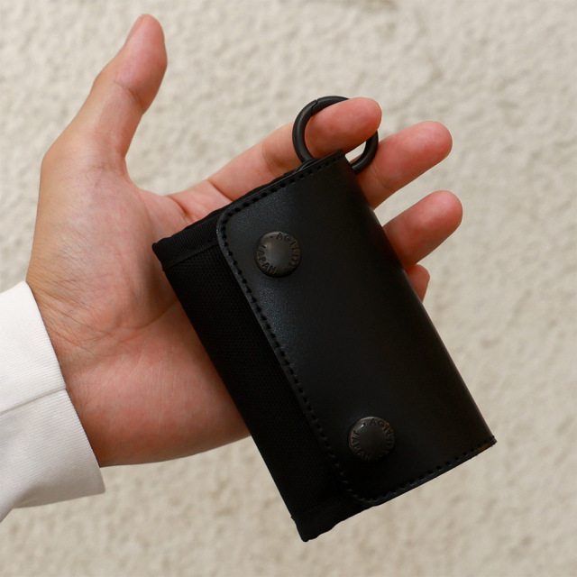 キーケース スマートキー カード 小銭 一体型 三つ折り 撥水 コンパクト カラビナ 吊るす