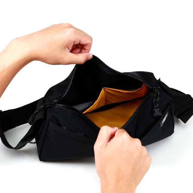 ショルダーバッグ 横型 横長 ペットボトル ナイロン 撥水 軽量 コンパクト 小さめ メンズ レディース