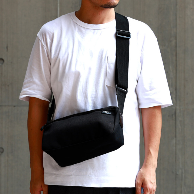 ショルダーバッグ 横型 横長 ペットボトル ナイロン 撥水 軽量 コンパクト 小さめ メンズ レディース