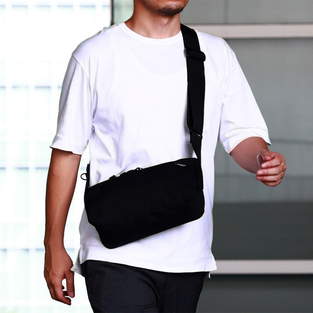 ショルダーバッグ 横型 横長 ペットボトル ナイロン 撥水 軽量 コンパクト 小さめ メンズ レディース