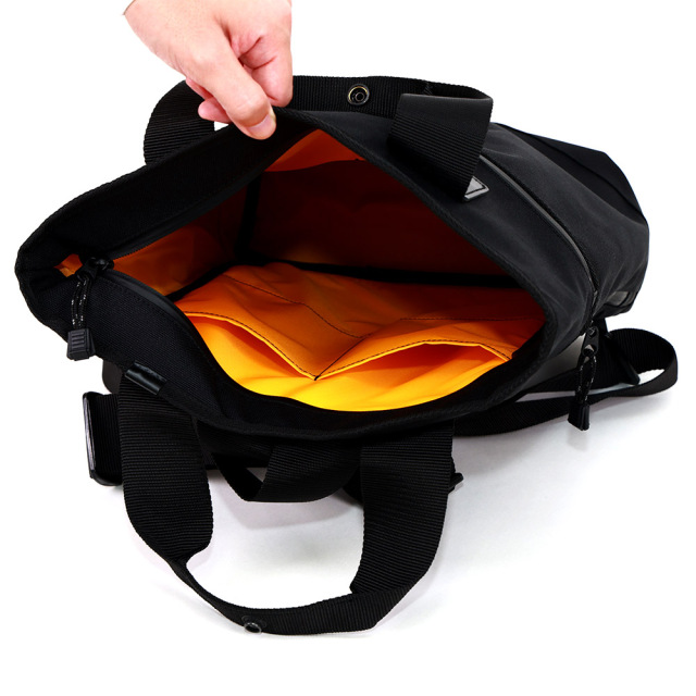 メランジュリュック』(全2色)ヘルメットバッグからインスピレーション