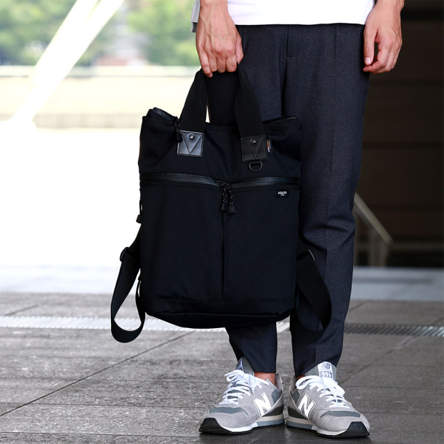 メランジュリュック』(全2色)ヘルメットバッグからインスピレーション