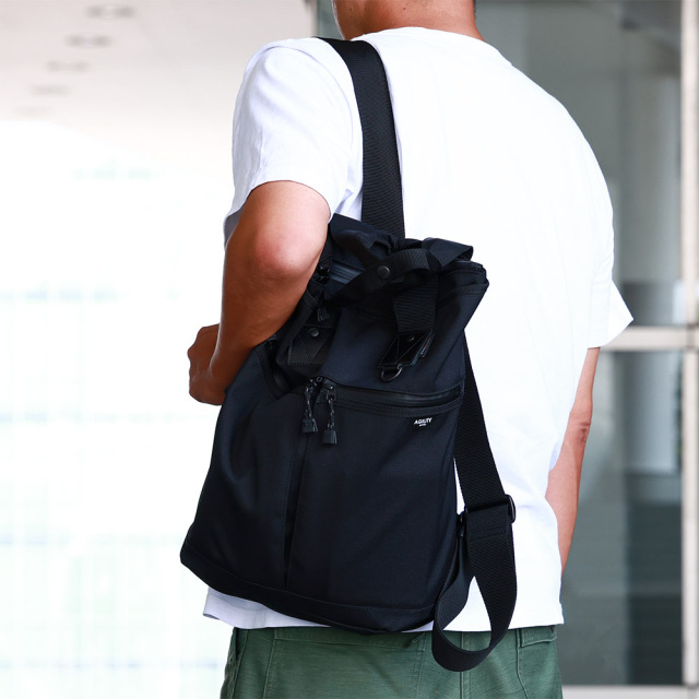 メランジュリュック』(全2色)ヘルメットバッグからインスピレーション