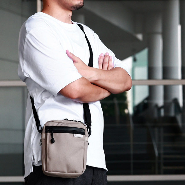 ショルダーバッグ ミニ 縦 ナイロン 撥水 軽量 コンパクト 小さめ メンズ レディース 