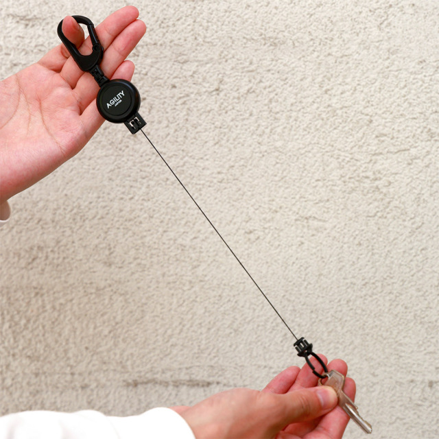 カラビナ リール 伸びる 頑丈 ロック キーホルダー コンパクト 小さめ レザー おしゃれ