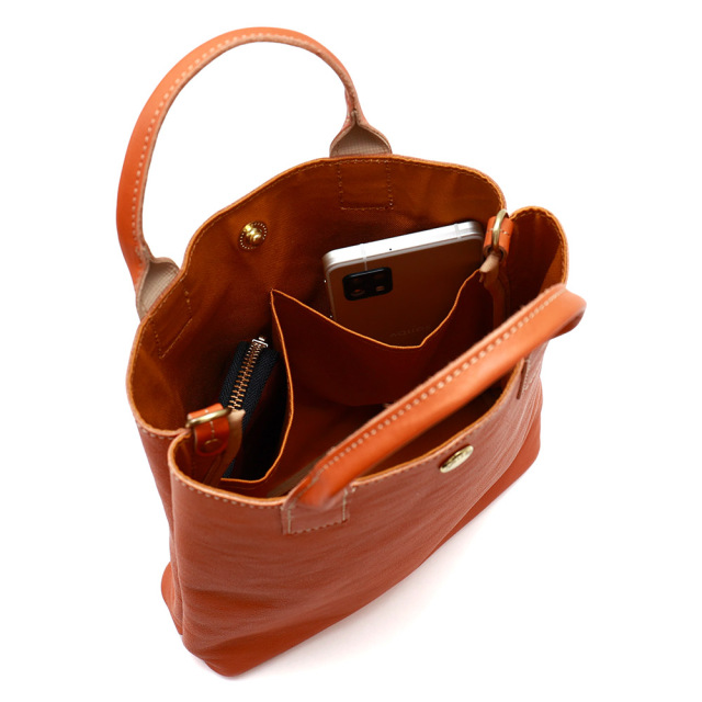 サコッシュトート』(全3色)軽量ソフトヌメ/縦型でシャープなミニサイズ