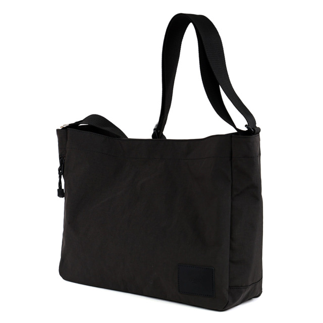 ヴァレクビッグショルダー』(全3色)塩縮加工ナイロン/旅行にも最適