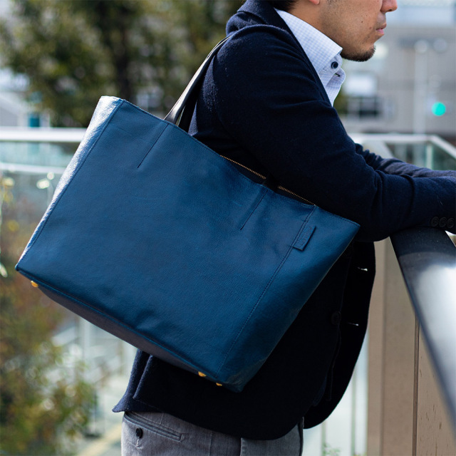 ペガーズライトトート』(全3色)ラセッテー/無駄な装飾を省いた