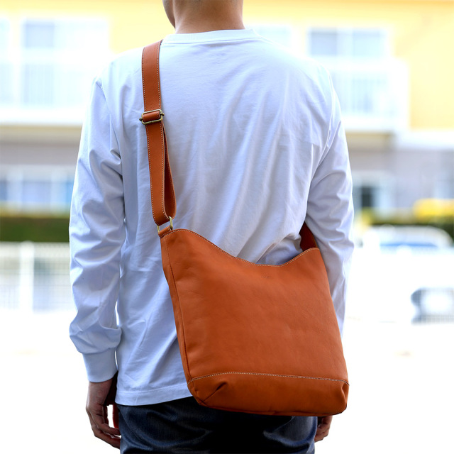 ファシルショルダー』(全4色)軽量ソフトヌメ/A4サイズ対応