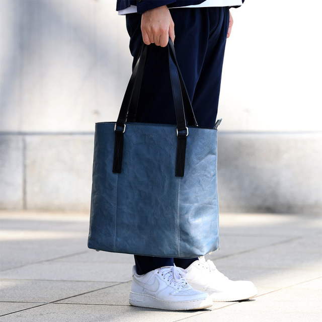 ビュッフルスクエアトート』(全2色)バッファロー/A4サイズが縦でも横