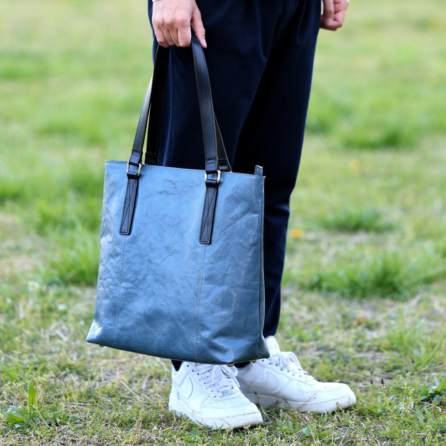 ビュッフルスクエアトート』(全2色)バッファロー/A4サイズが縦でも横