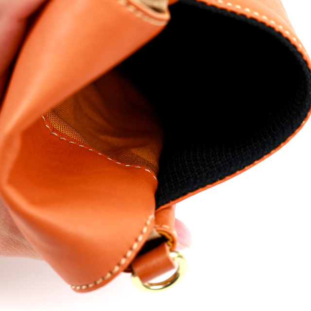 シックスマホショルダー』(全3色)軽量ソフトヌメ/身軽に外出できる軽量