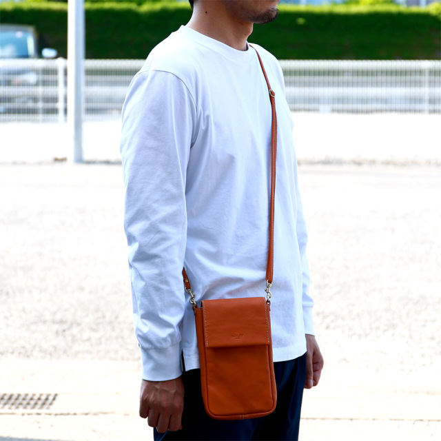 シックスマホショルダー』(全3色)軽量ソフトヌメ/身軽に外出できる軽量