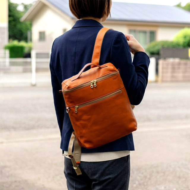 リュック A4 コンパクト 軽量 軽い おしゃれ 本革 レザー ビジネス レディース レザー バックパック