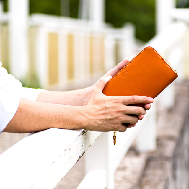 トラント』(全5色)栃木レザー（ジーンズ）/30枚のカードを綺麗に整列