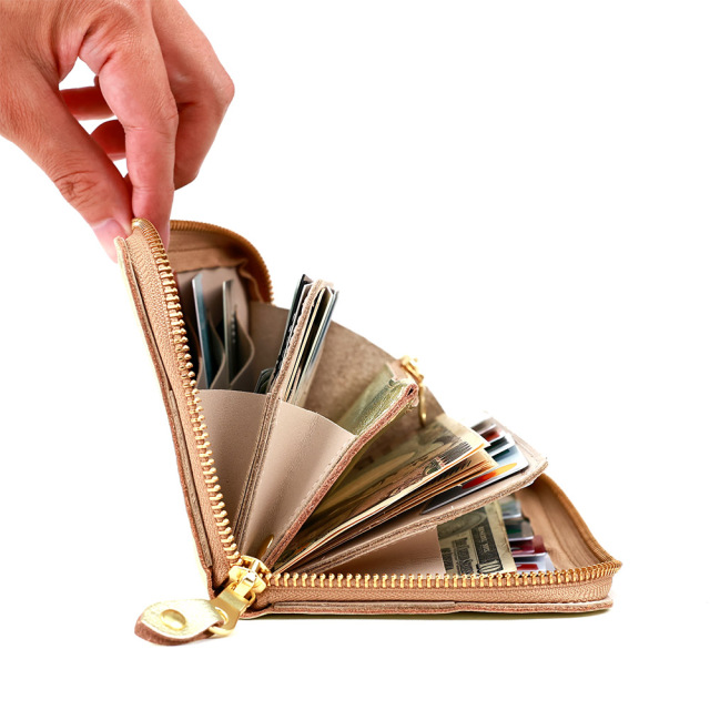 トラント』(全2色)ルーチェ/30枚のカードを綺麗に整列 「縦」に並べて