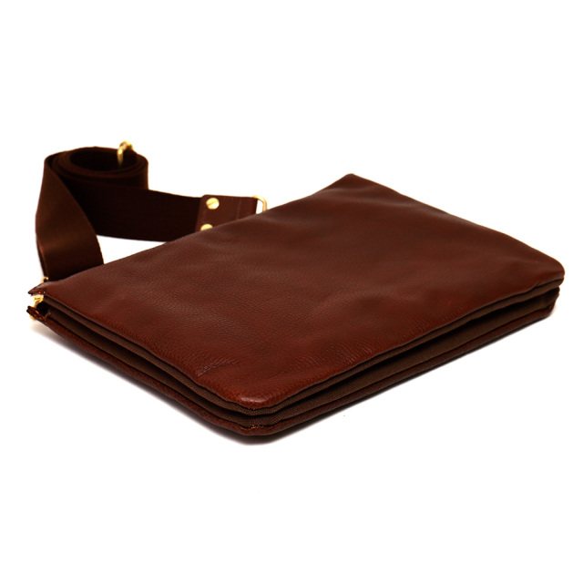 コール』(全2色)アリゾナ/タブレットをスタイリッシュに持ち歩ける