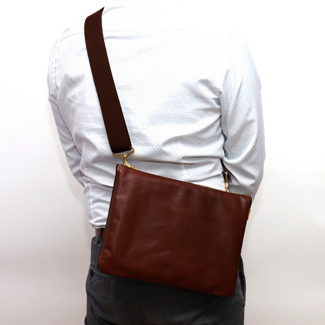 コール』(全2色)アリゾナ/タブレットをスタイリッシュに持ち歩ける