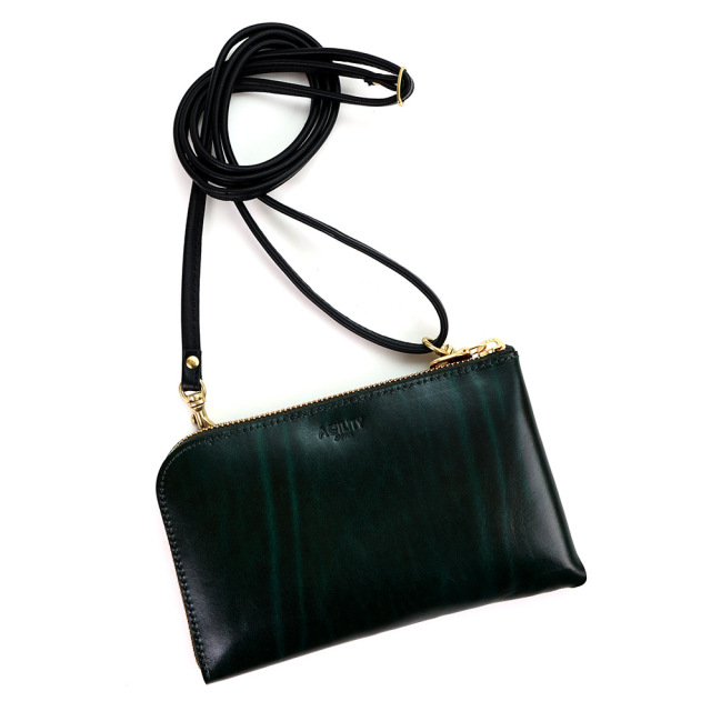 ボヤージュ』(全4色)ルガトー/iPhone 15 Pro 対応 パスポートやスマホ