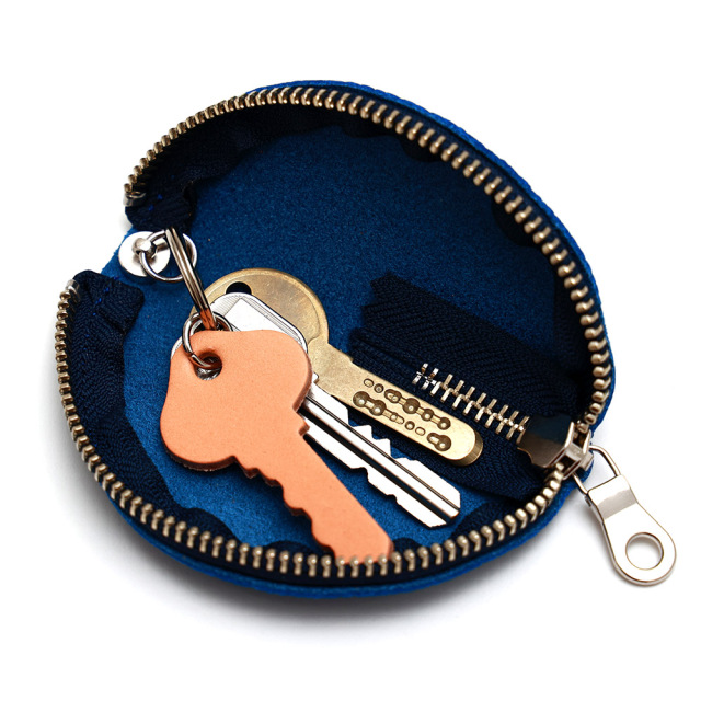 ドゥミ』(全9色)イタリアンシュリンク/半月型フォルムのシンプルな